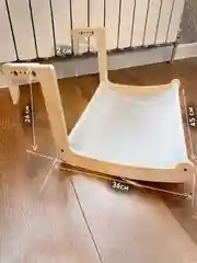 Серый лежанка для кошки на батарею
