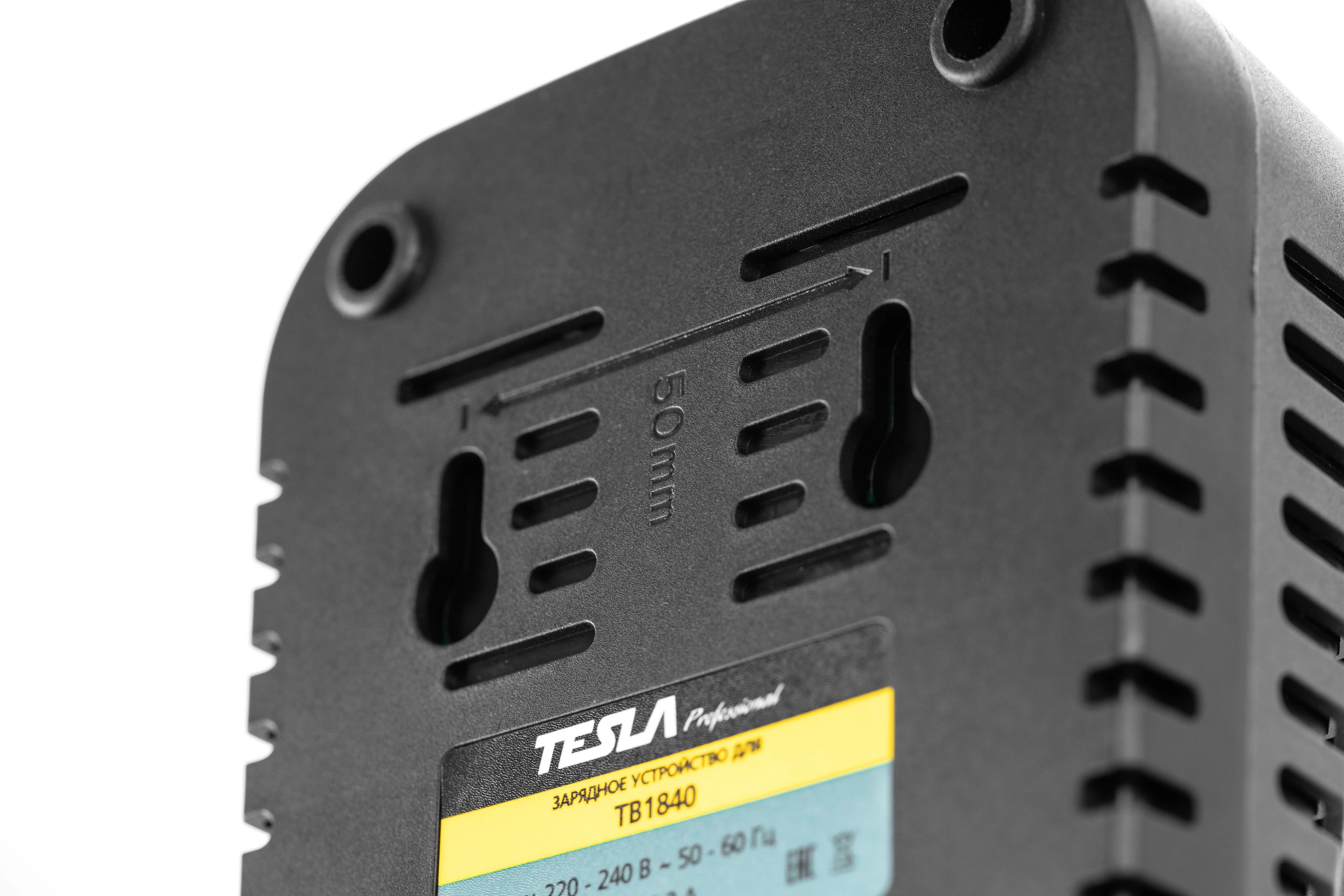 Зарядное устройство TESLA TCH18 18В, 2,3A