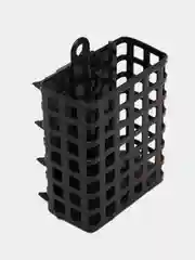 Черный кормушка рыболовная "Аллигатор", металлическая с грунтозацепами
