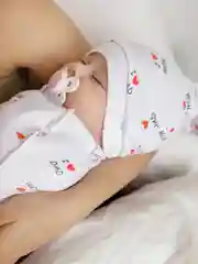Белый пеленка (кокон на молнии) с шапочкой Amarobaby (Soft Hugs)