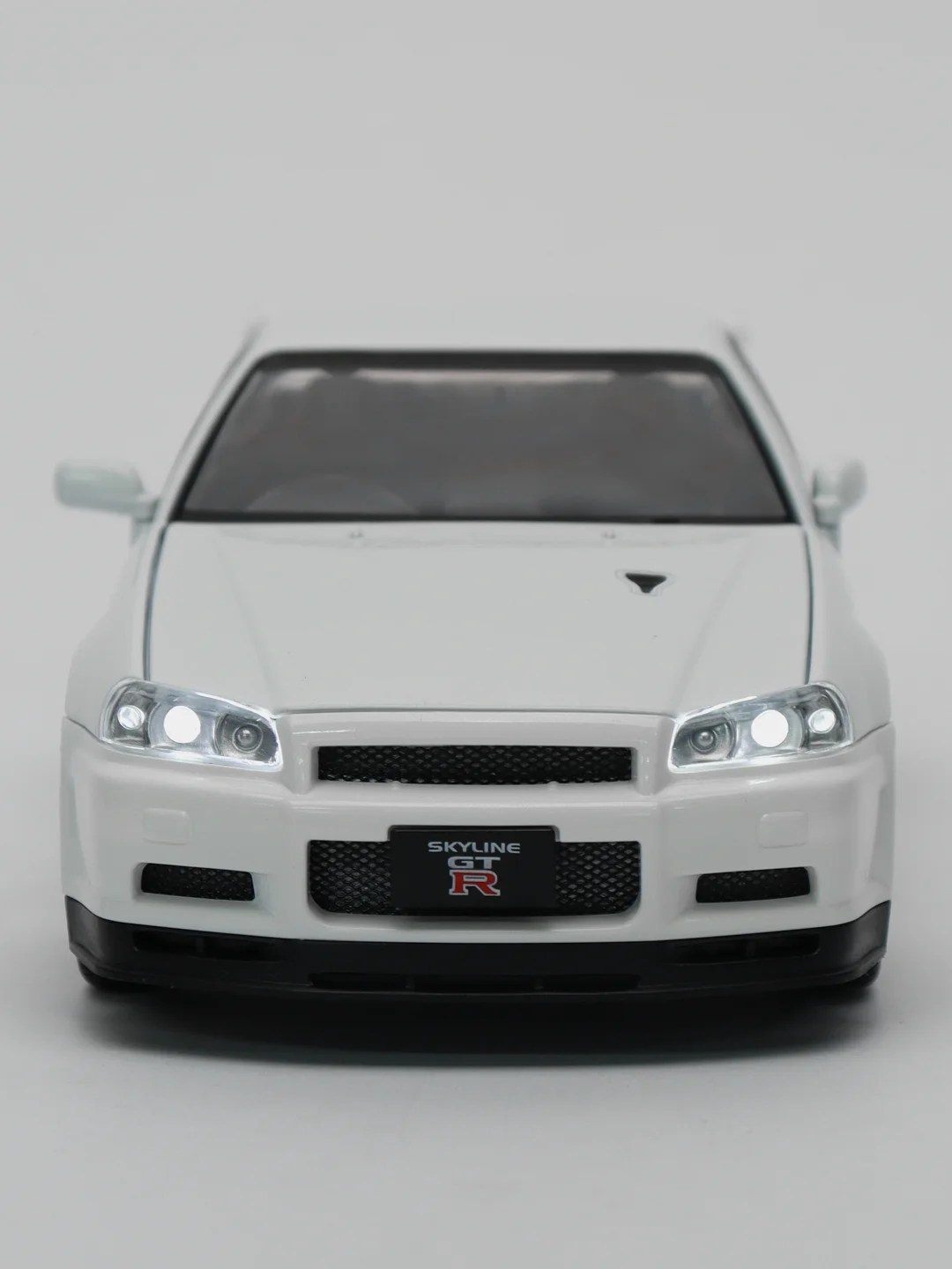 Белый масштабная металлическая модель авто 1:24 NISSAN Skyline GT-R R34