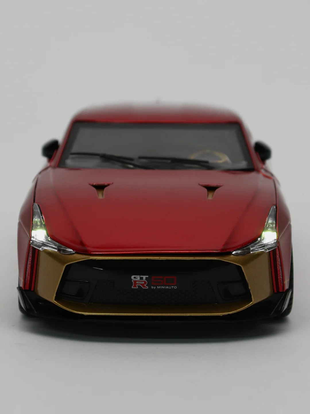 Красный масштабная модель авто 1:24 NISSAN GT-R 50