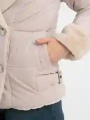 Молочный куртка женская зимняя