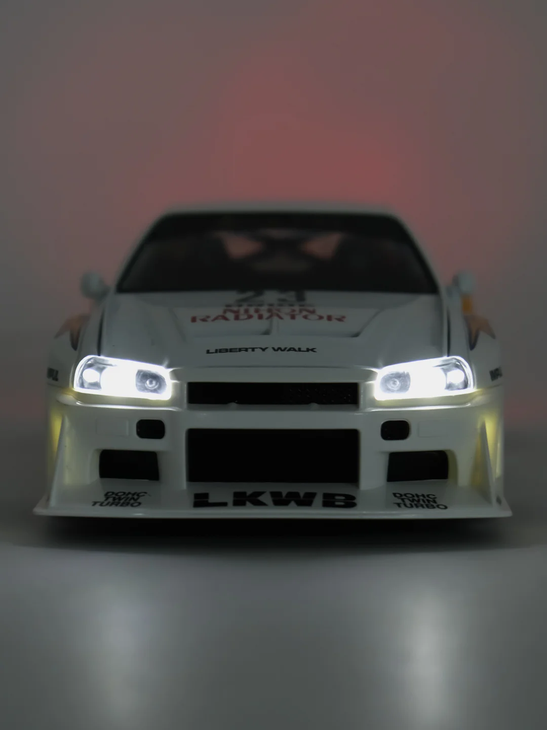 Белый масштабная металлическая модель авто 1:24 NISSAN Skyline GT-R R34 Sport