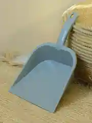 Серый совок для уборки / Совок хозяйственный