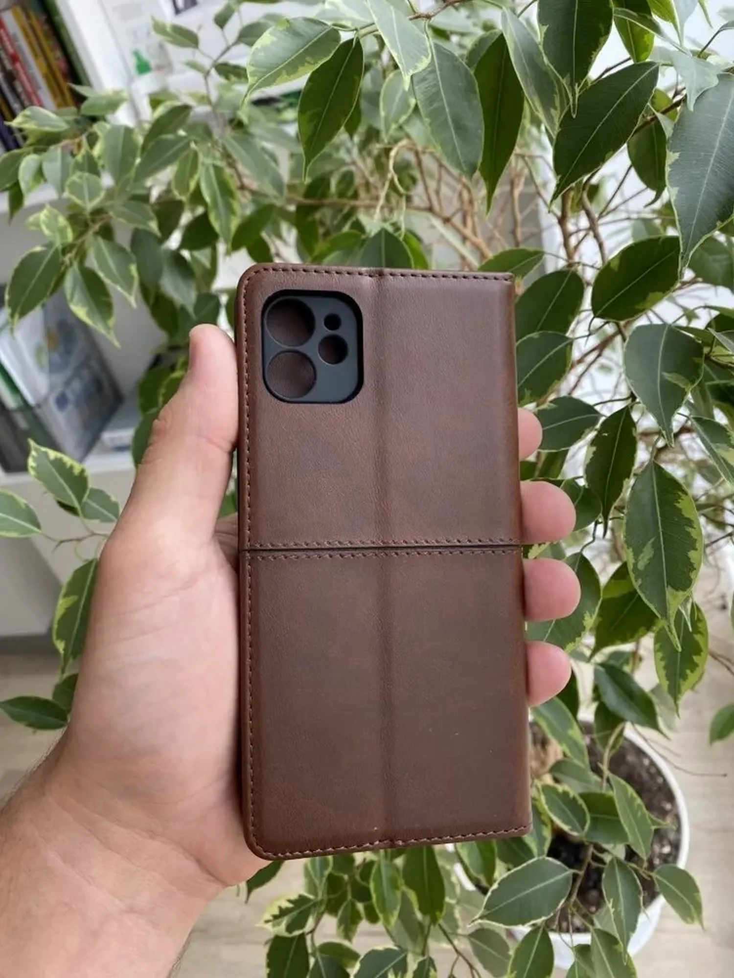 Тёмно-коричневый чехол книжка elitcase для Apple iPhone 11 / Айфон 11
