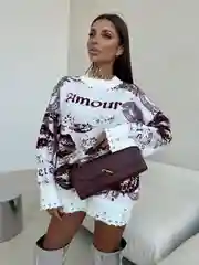 Белый свитер женский рваный с принтом Amore (Аморе), вязаный, оверсайз, удлиненный джемпер кофта