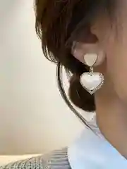 Серьги сердечки с жемчугом и стразами