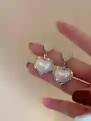 Серьги сердечки с жемчугом и стразами