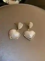 Серьги сердечки с жемчугом и стразами