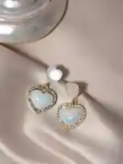 Серьги сердечки с жемчугом и стразами