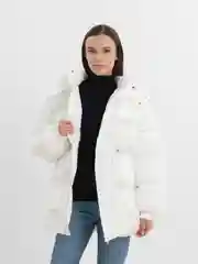 Белый женский пуховик зимний