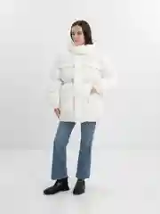 Белый женский пуховик зимний