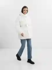 Белый женский пуховик зимний