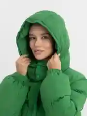 Белый женский пуховик зимний