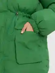 Белый женский пуховик зимний