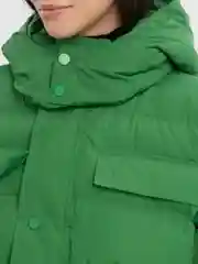 Белый женский пуховик зимний