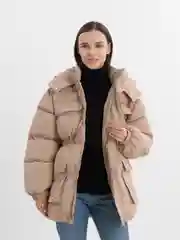 Бежевый женский пуховик зимний
