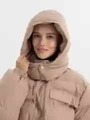 Бежевый женский пуховик зимний