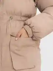 Бежевый женский пуховик зимний