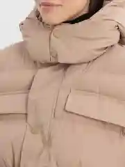 Бежевый женский пуховик зимний