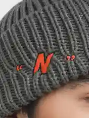 Серый объемная зимняя шапка бини "N"