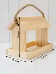 Деревянная кормушка для птиц