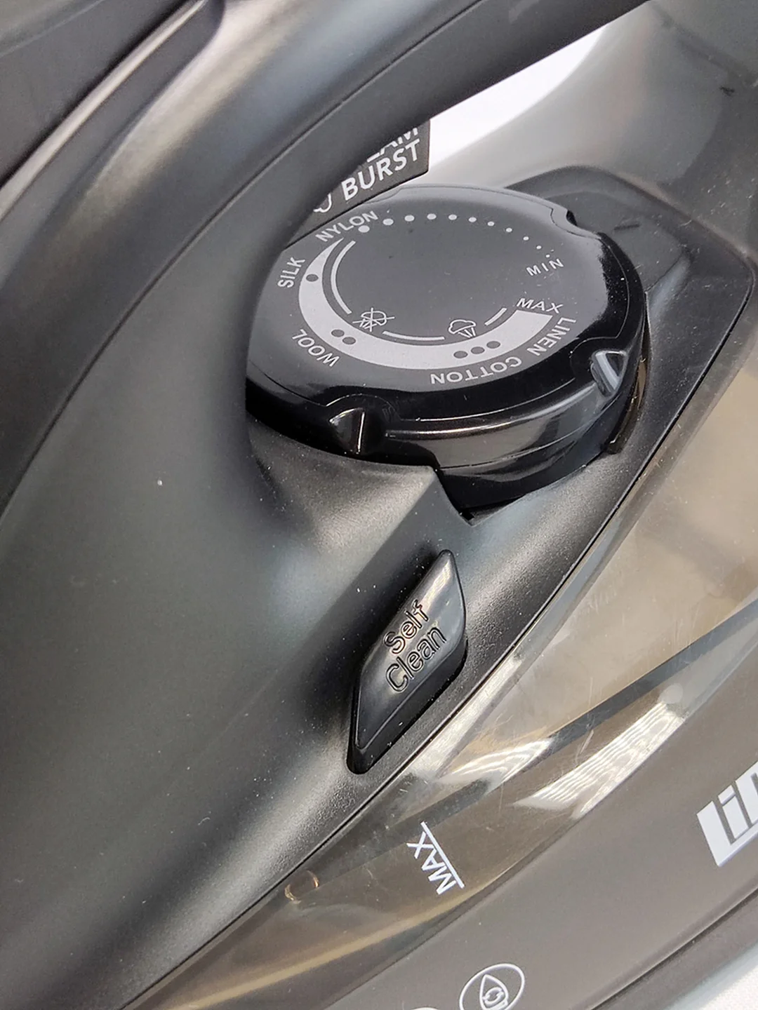Утюг с отпаривателем LIDLINE LD-BK2411