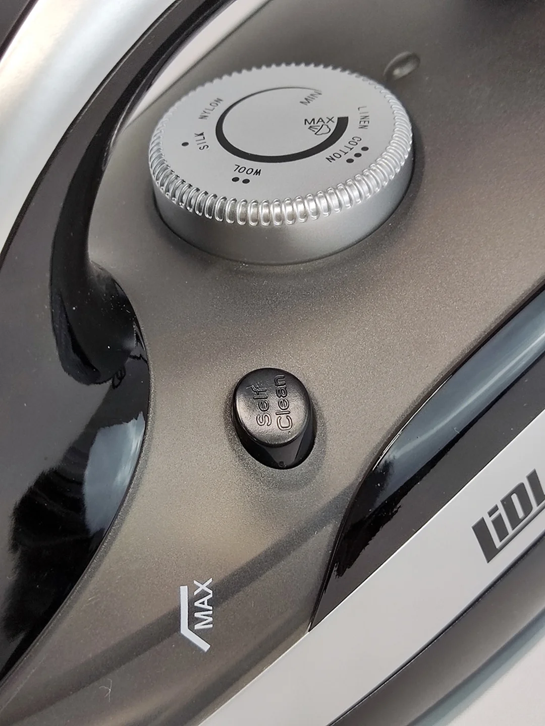 Утюг с отпаривателем LIDLINE LD-BK2609