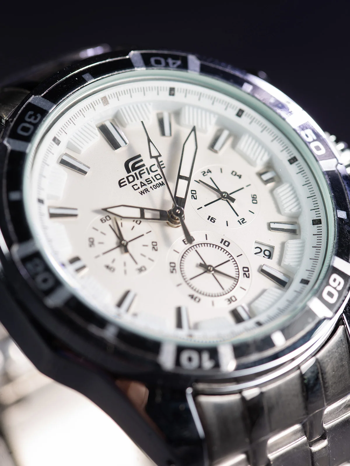 Белый часы мужские наручные Casio Edifice с хронографом