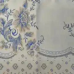 Серый скатерть Новогодняя.Состав ткани - полиэстер.Размер-150/220, 120/150