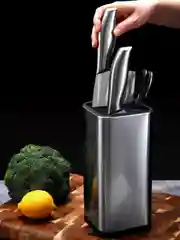 Металлическая подставка для кухонных ножей
