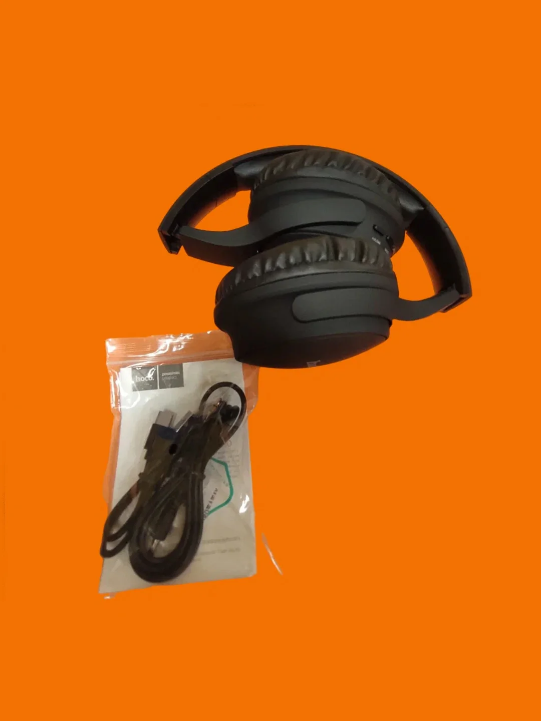Черный беспроводные наушники Bluetooth полноразмерные HOCO W46 / HOCO W40