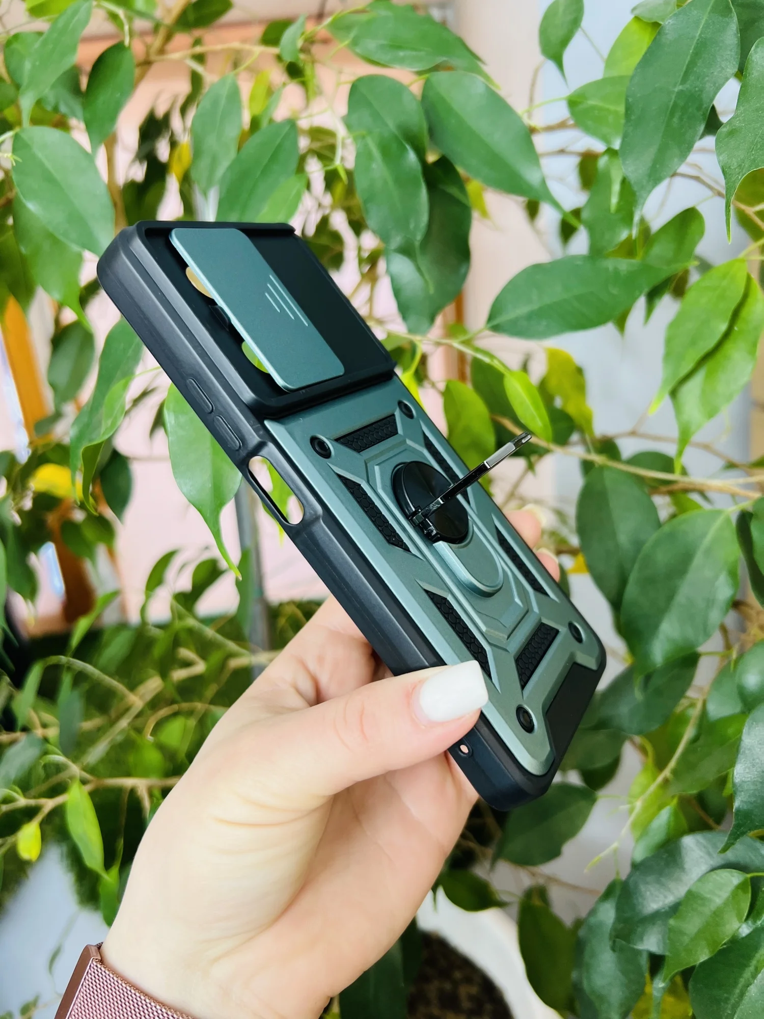 Зеленый чехол противоударный для Infinix Hot 40 и 40 Pro/Инфиникс Хот 40 и 40 Про с защитой камеры