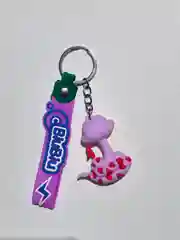 Фиолетовый брелок змея отчертенка