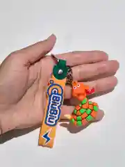 Оранжевый брелок змея отчертенка