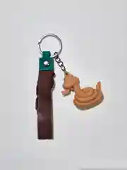 Коричневый брелок змея отчертенка