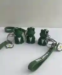 Лесной зеленый брелок силиконовый