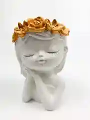 Золотой кашпо из гипса "Девочка Мечта"