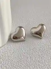 Серебряный серьги сердечки гвоздики