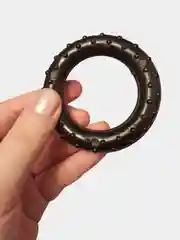 Черный эспандер кистевой кольцо массажный 6,5х1,5 см, сопротивление 30 кг