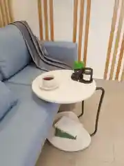 Белый столик подкатной АРНО