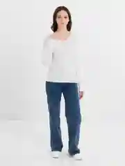 Белый женский свитер