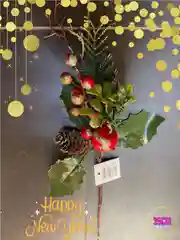 Золотой украшение новогоднее, декоративная еловая ветка с ягодами, на елку, для интерьера дома