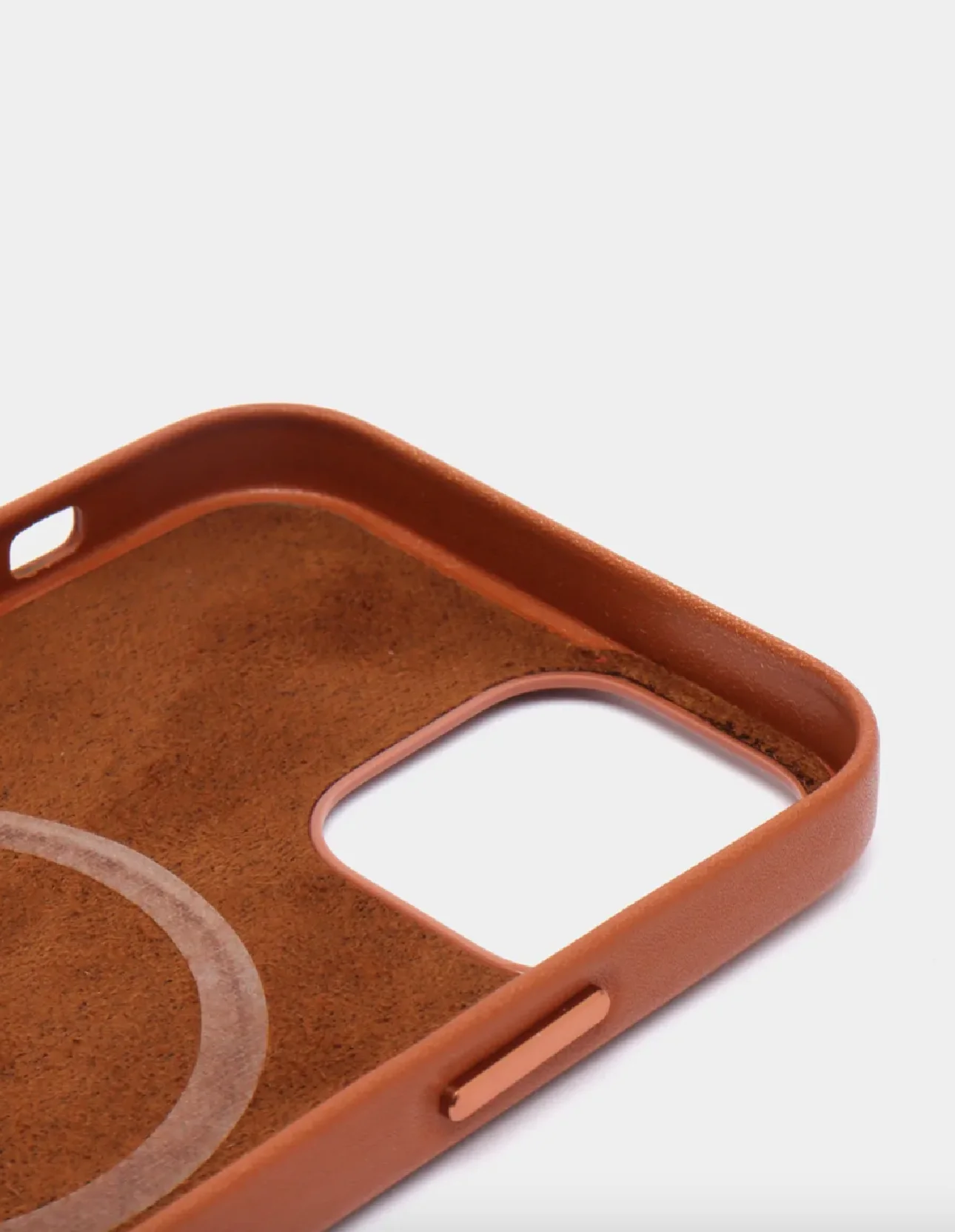 Коричневый кожаный чехол Leather Case для iPhone  15 Pro Max с функцией MagSafe