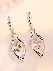 Серебряный висячие серьги-капельки с танцующим фианитом