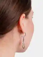 Серебряный висячие серьги-капельки с танцующим фианитом