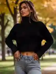 Черный свитер женский укороченный
