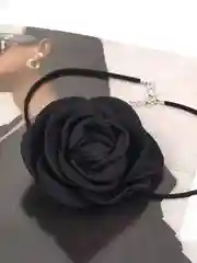 Черный женский чокер с розой