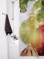 Красный штора для ванной тканевая с 3D эффектом "Шары для праздника"